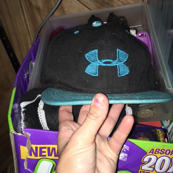 Under Armor hat - Picture 2 of 2